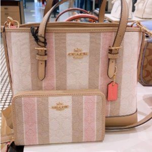 Coach Mollie Bag & Wallet 25 in. Signature jacquard